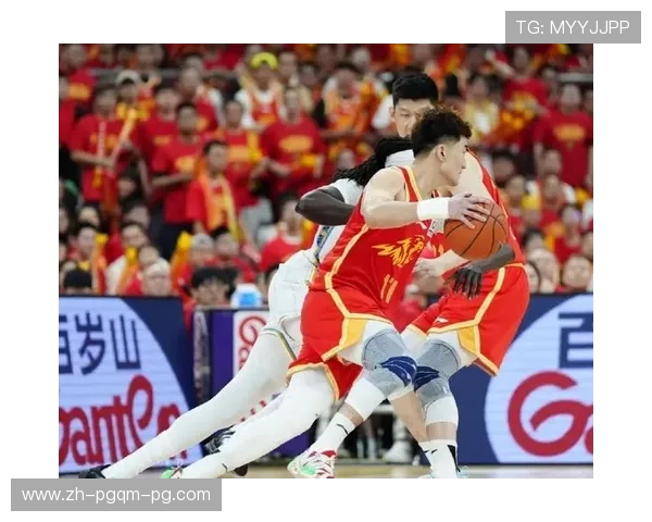 足球队员在CBA看球视频：两项运动迷的共鸣时刻